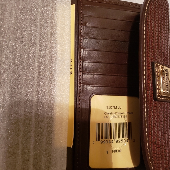 Dooney & Bourke wallet - Picture 2 of 3